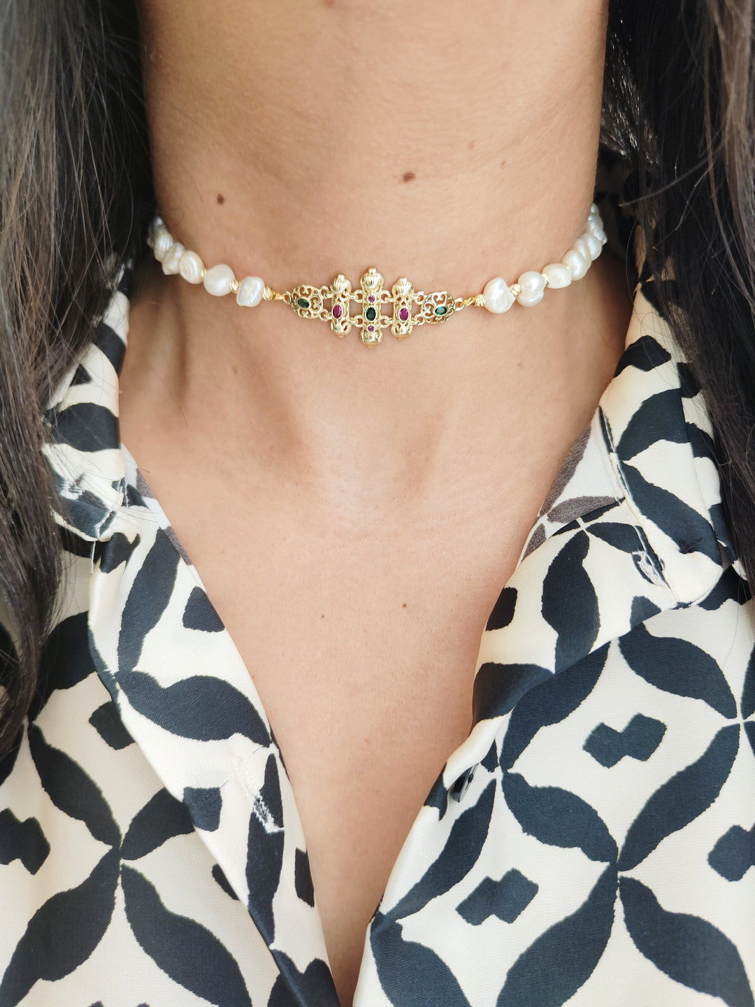 White Amira necklace