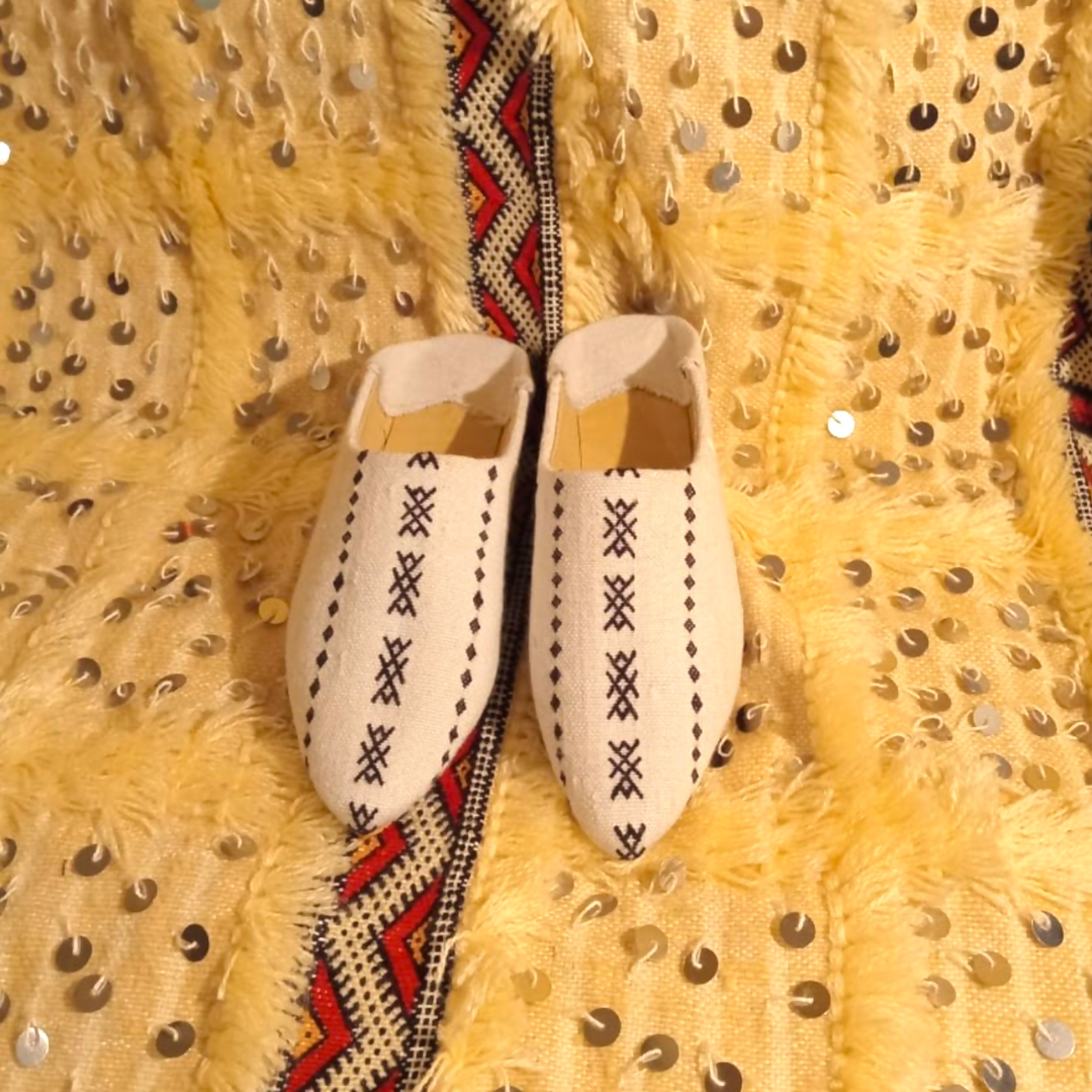 Linen Slippers with Black Berber Embroidery