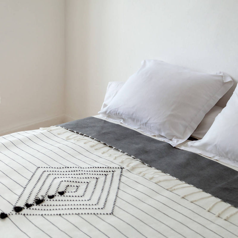 Blanc and White Moroccan Bed Spread II-Djebeli Tanger-MyTindy