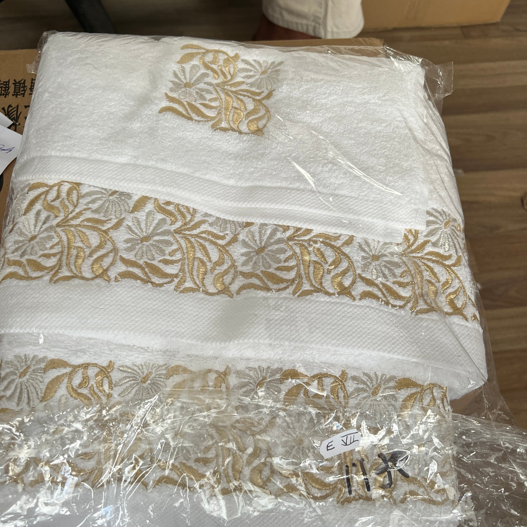 Set of 3 Moroccan bath towels with gold trim