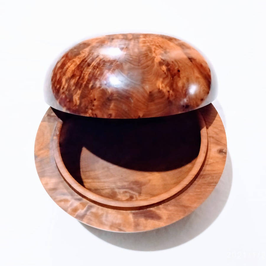 Wooden Round Jewelry box made from Thuja Root-Mohamed El Arbi-MyTindy