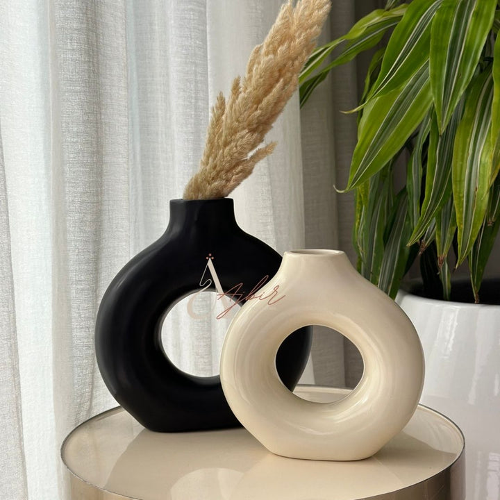 Matte black Tafoukt vase