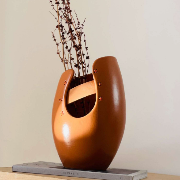 Curieux Vase
