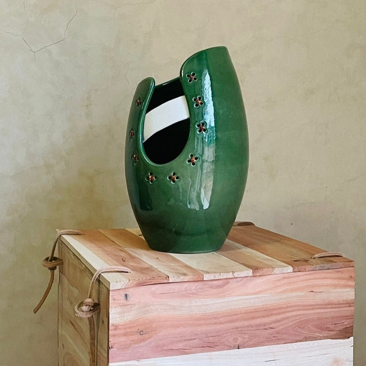 Bergere Vase