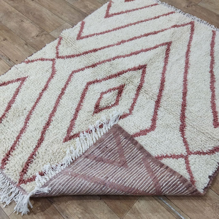 Authentic White And Red Moroccan Small Rug - 4x5 Ft Wool Berber Carpet