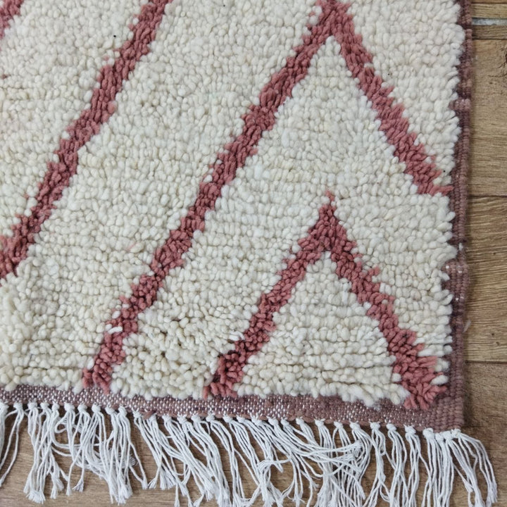 Authentic White And Red Moroccan Small Rug - 4x5 Ft Wool Berber Carpet