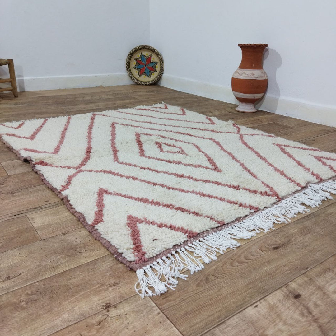 Authentic White And Red Moroccan Small Rug - 4x5 Ft Wool Berber Carpet